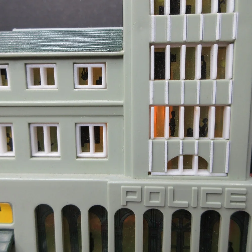 VTG 1989 Lewis Galoob Micro Machines Police Station Building Light-Up WORKS